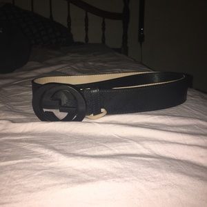 Black Gucci belt